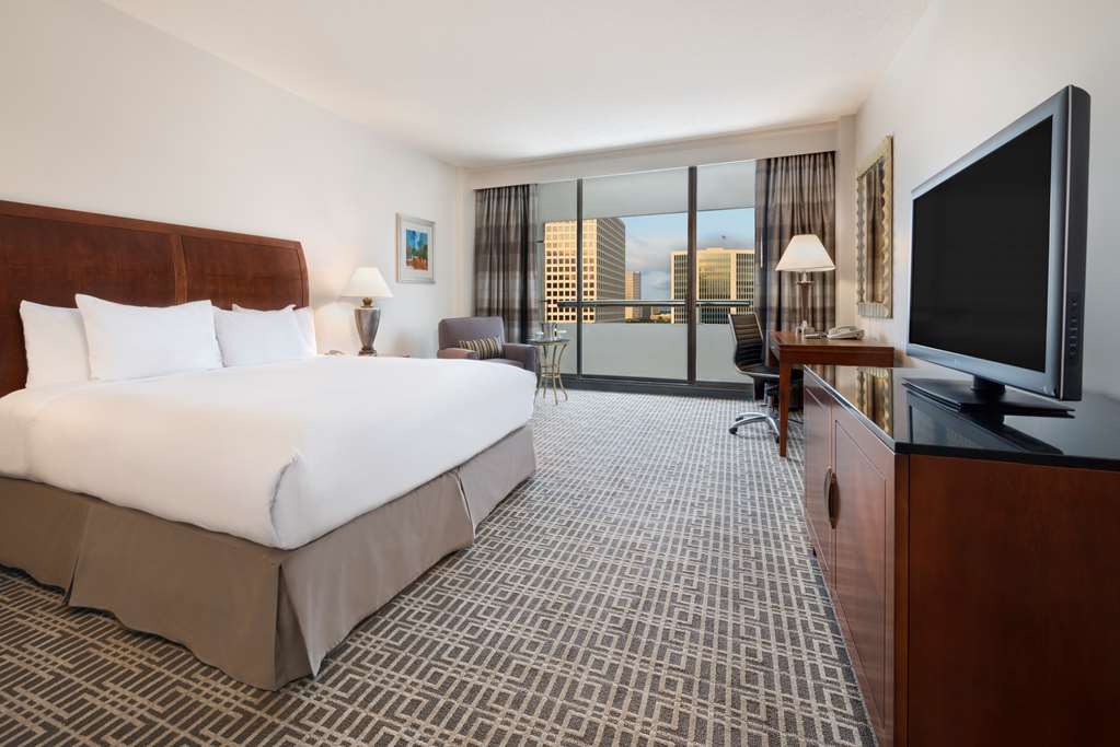Фото Hilton Houston Post Oak by The Galleria
