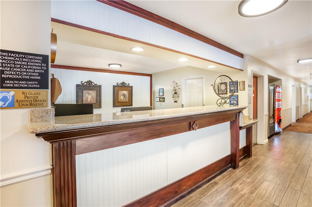 Фото Best Western Luxury Inn