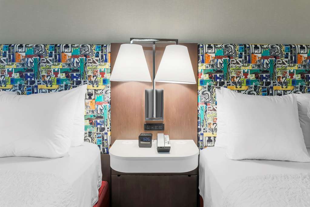 Фото Hampton Inn & Suites Pittsburgh-Downtown