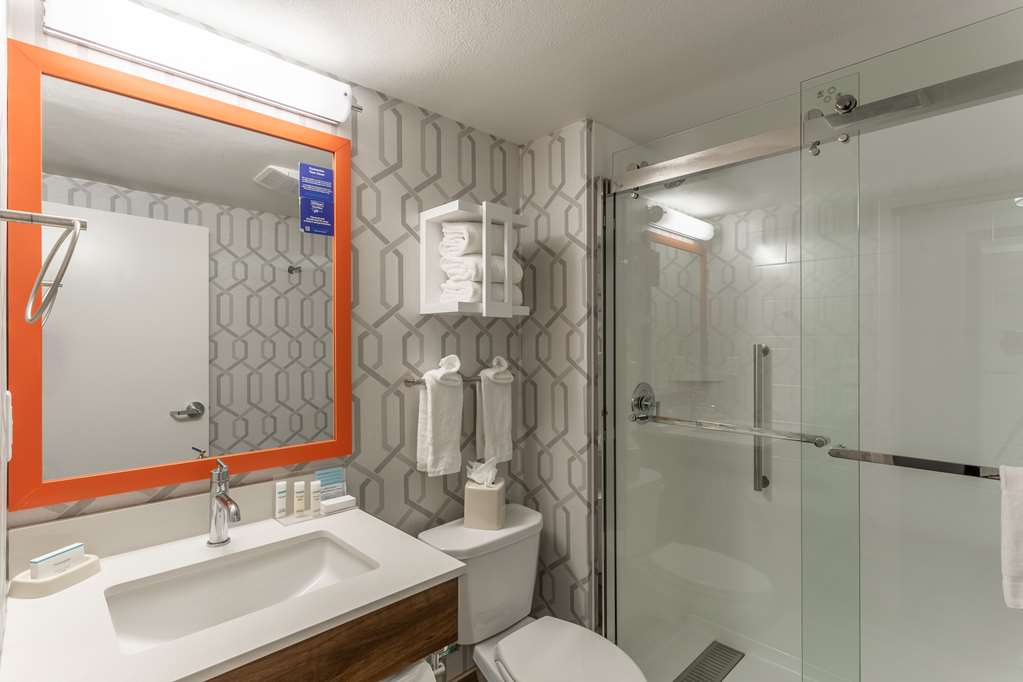 Фото Hampton Inn Madison East Towne Mall Area