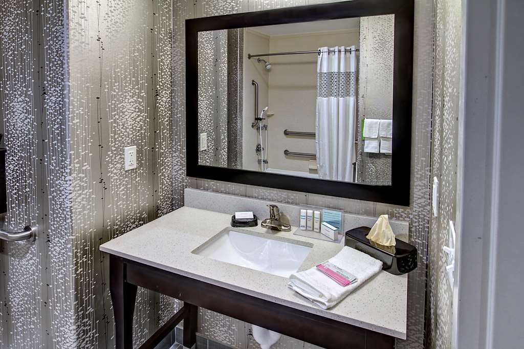 Фото Hampton Inn and Suites Ada