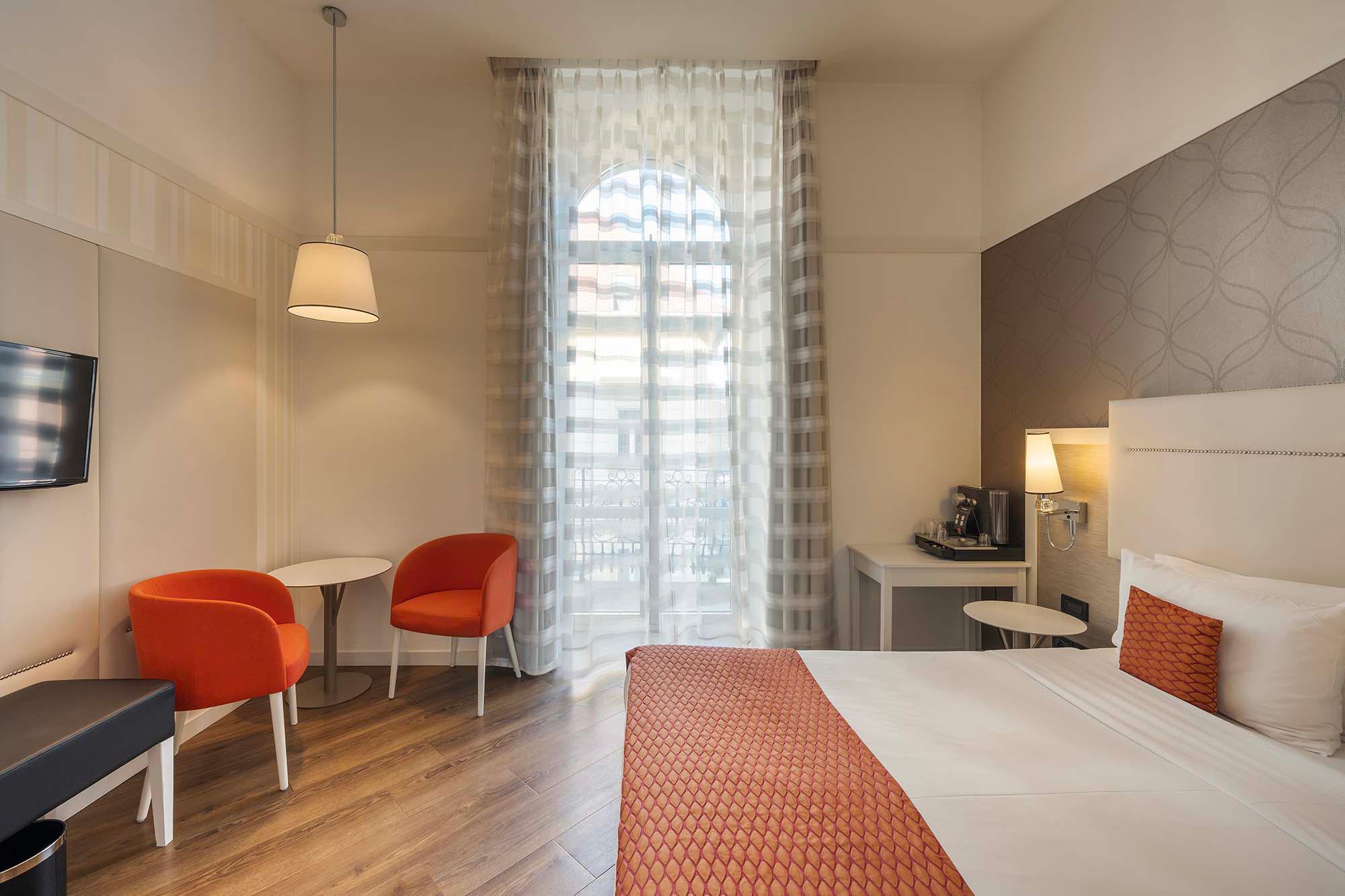 Фото Ikonik Parlament