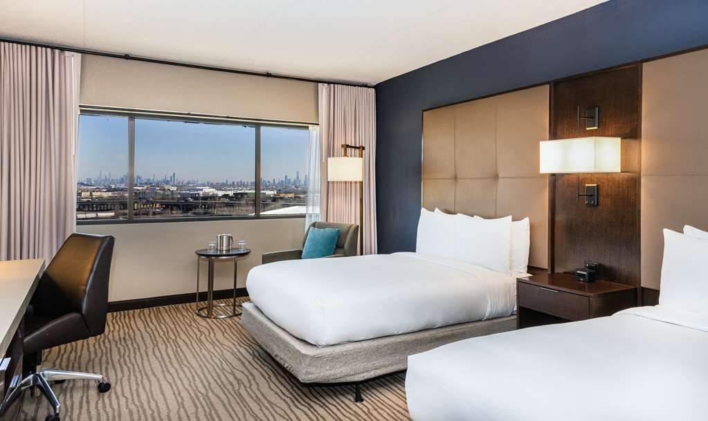 Фото DoubleTree by Hilton Hotel Newark Airport