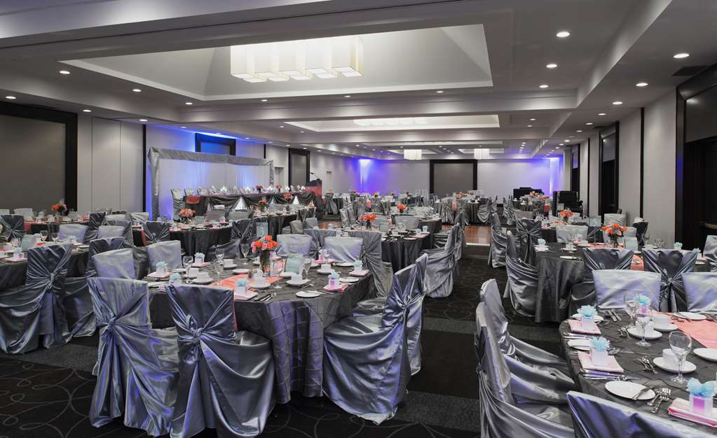 Фото Hilton Winnipeg Airport Suites