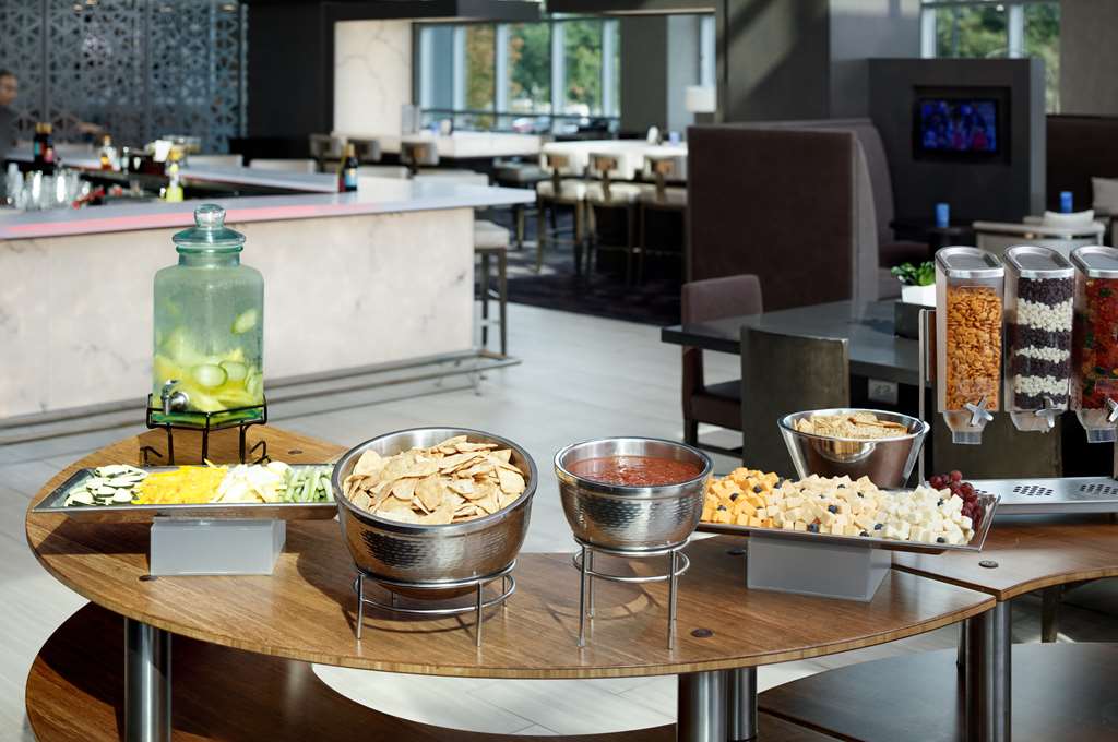 Фото Embassy Suites by Hilton Charlotte Uptown