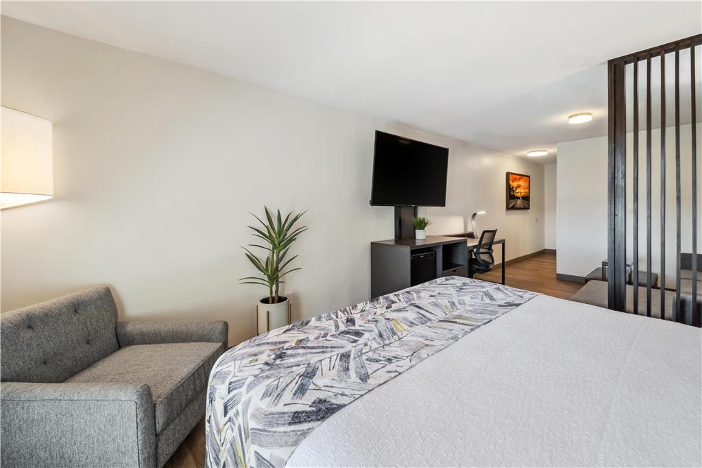 Фото Best Western Plus Hilltop Inn