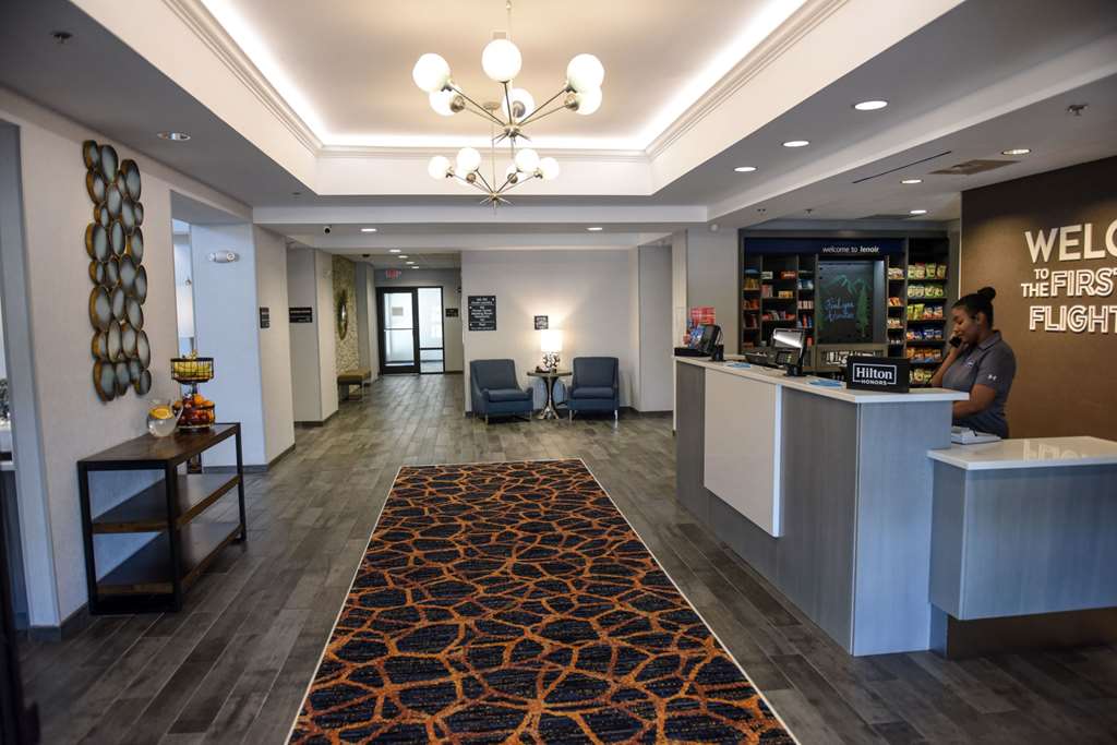 Фото Hampton Inn & Suites Lenoir