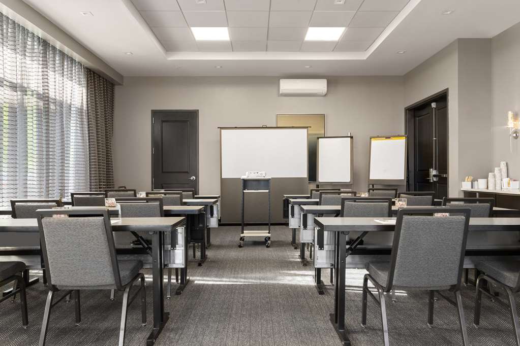 Фото Hampton Inn & Suites Worcester