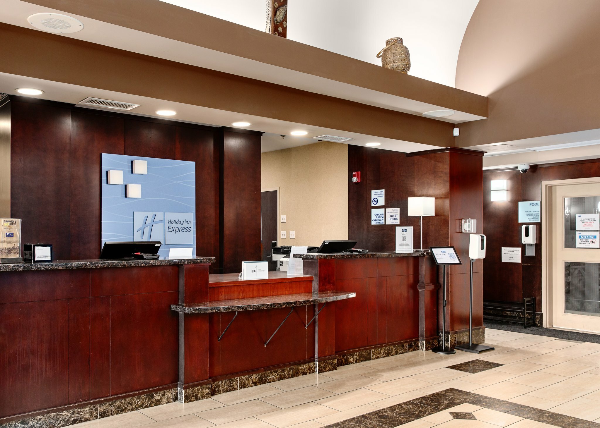 Фото Holiday Inn Express and Suites Edmonton North