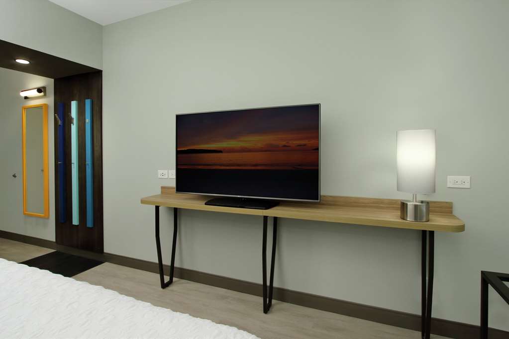 Фото Tru by Hilton Meridian
