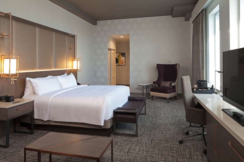 Фото H Hotel Los Angeles, Curio Collection by Hilton