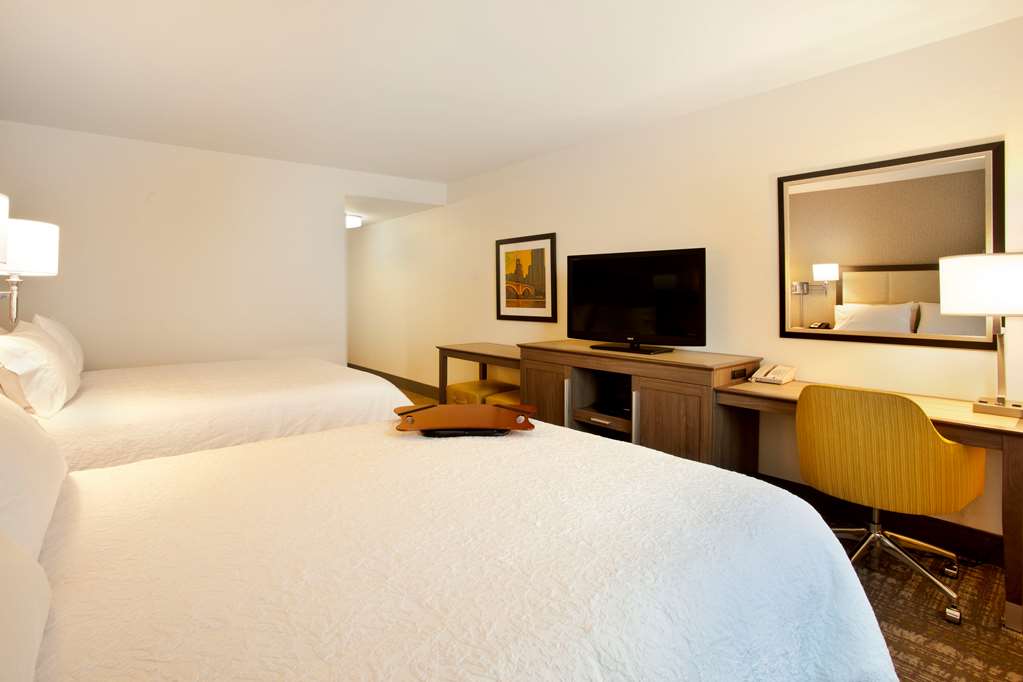 Фото Hampton Inn & Suites Minneapolis Downtown