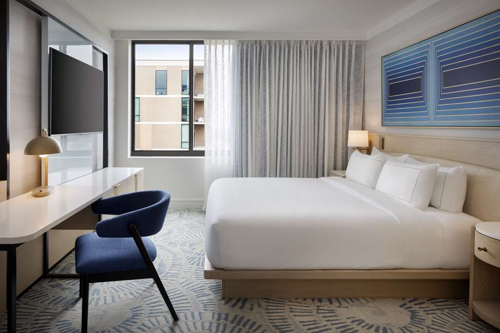 Фото The Highland Dallas, Curio Collection by Hilton