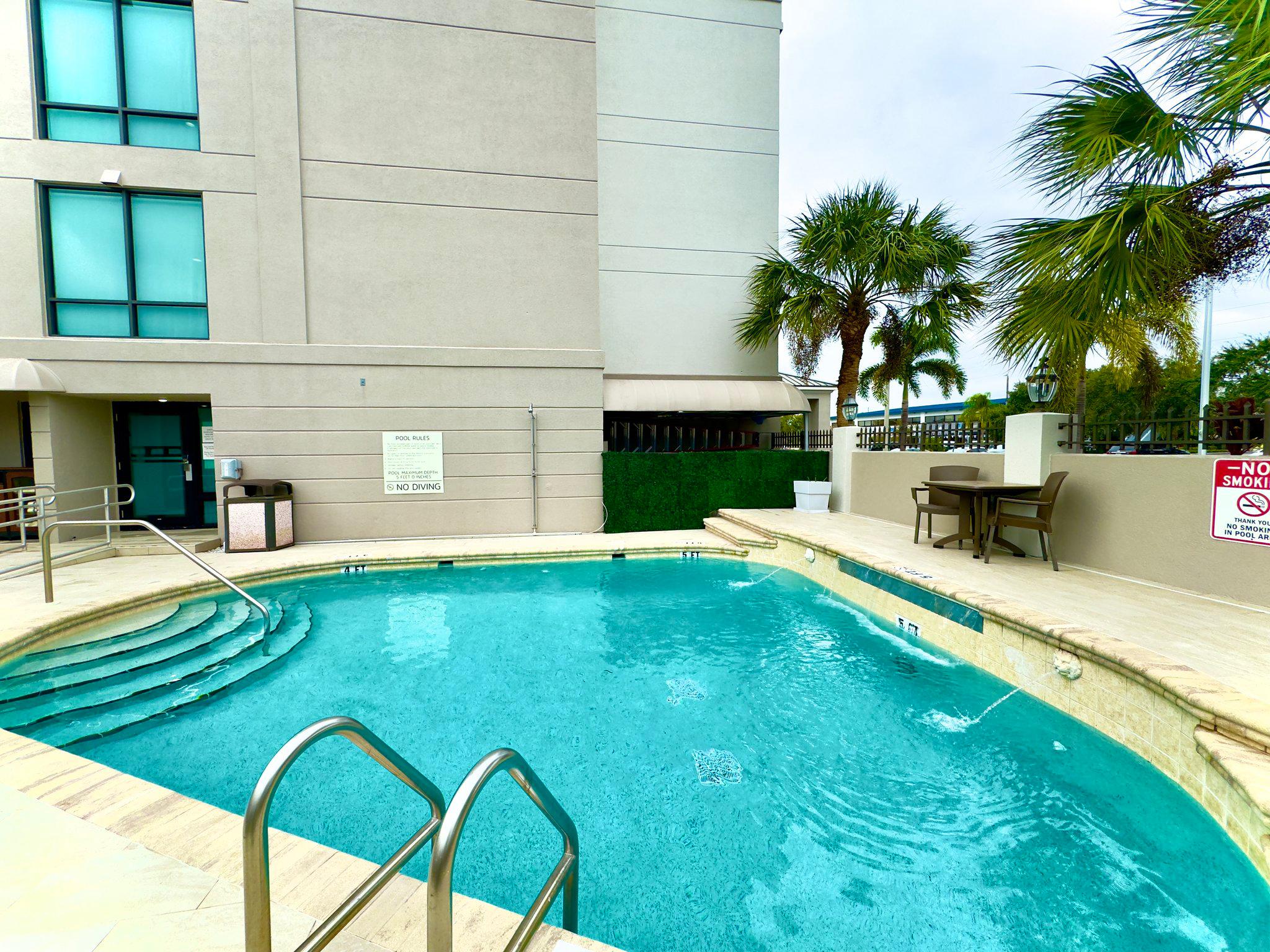Фото Holiday Inn Express Hotel & Suites Tampa Northwest - Oldsmar, an Ihg Hotel