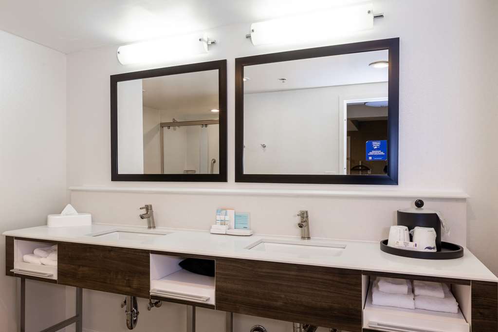 Фото Hampton Inn & Suites Raleigh/Cary I-40
