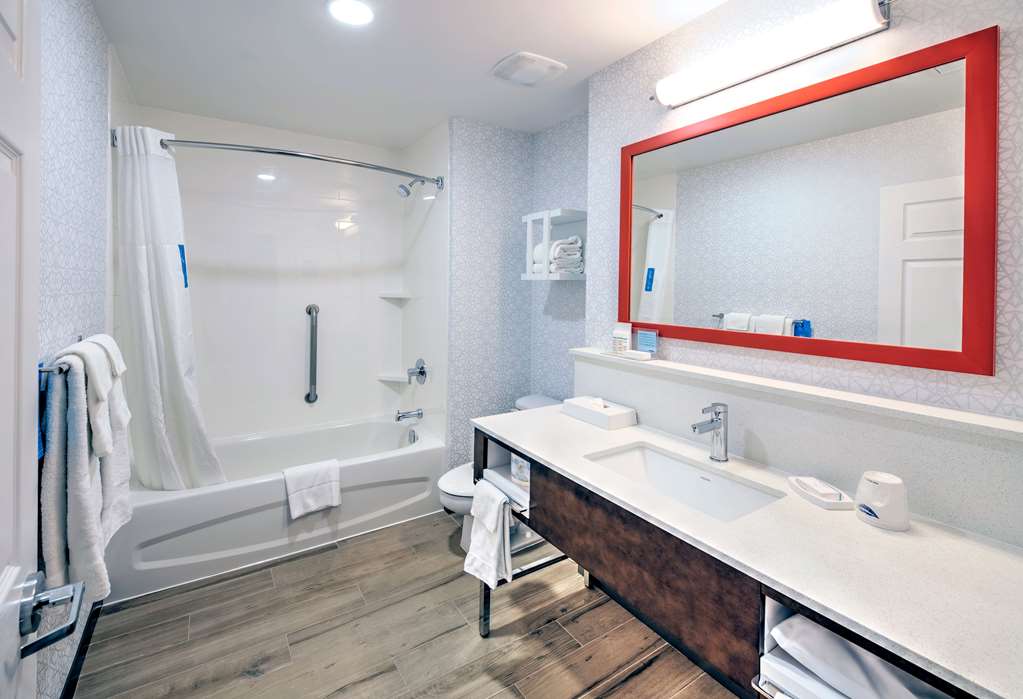 Фото Hampton Inn by Hilton Ottawa