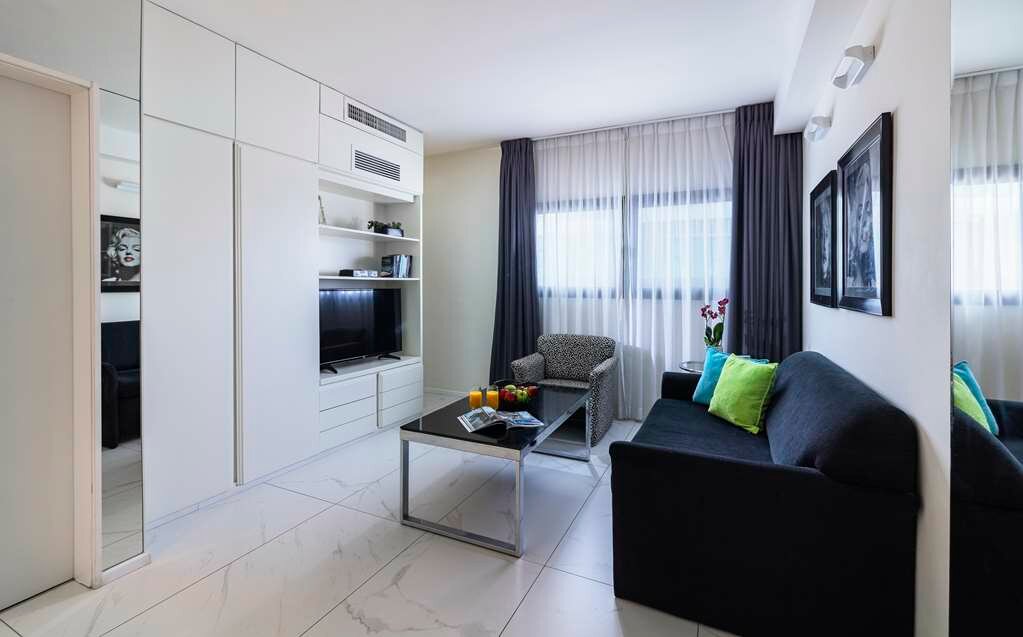 Фото Best Western Regency Suites Hotel