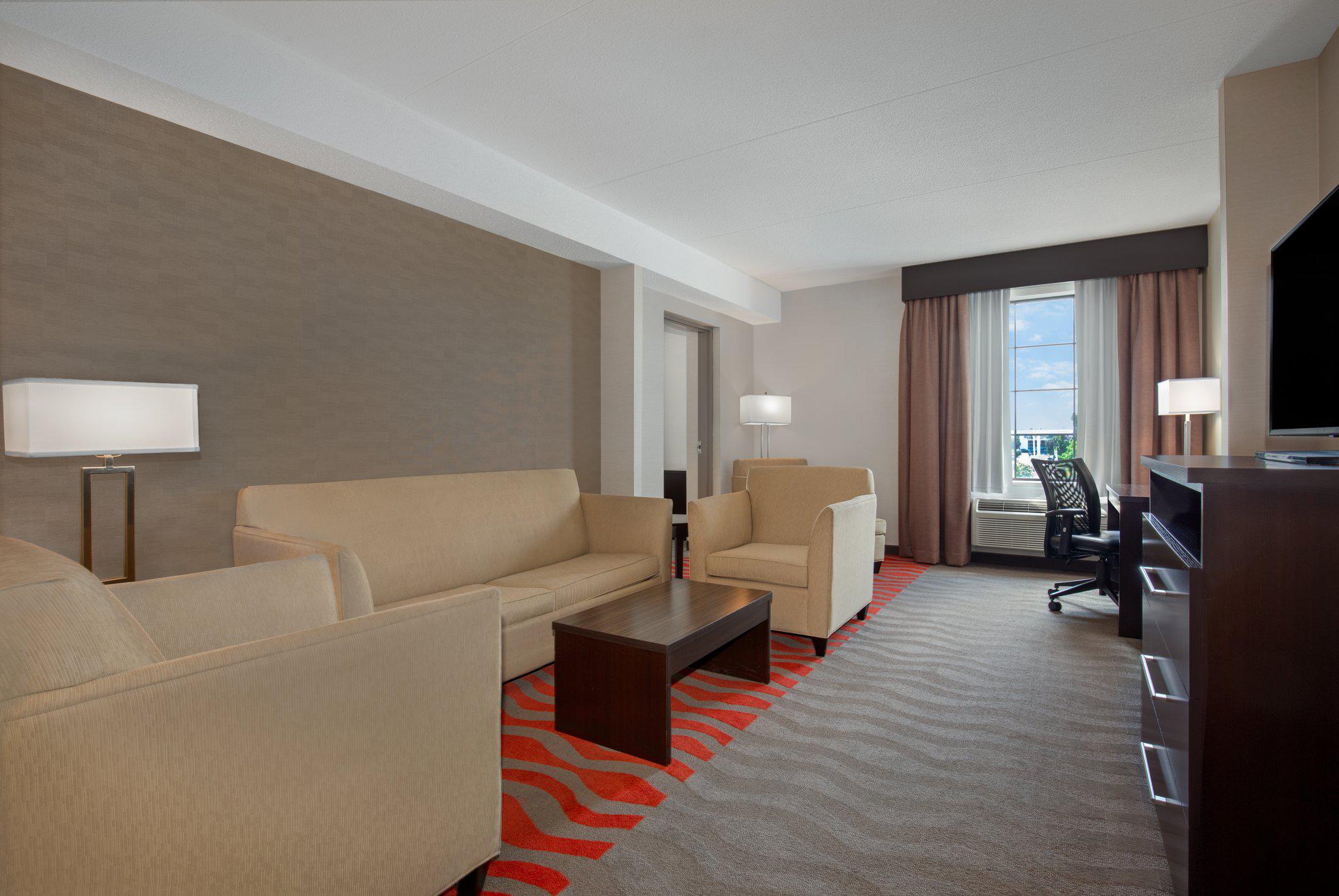 Фото Holiday Inn Express Hotel & Suites Barrie, an Ihg Hotel