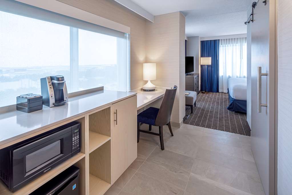 Фото Embassy Suites by Hilton Boston at Logan Airport