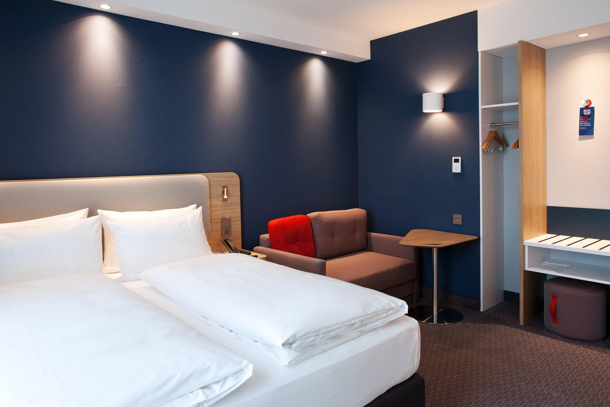 Фото Holiday Inn Express Duesseldorf Airport