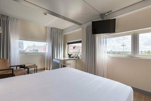 Гостиница Leonardo Hotel Almere City Center в Флеволанде