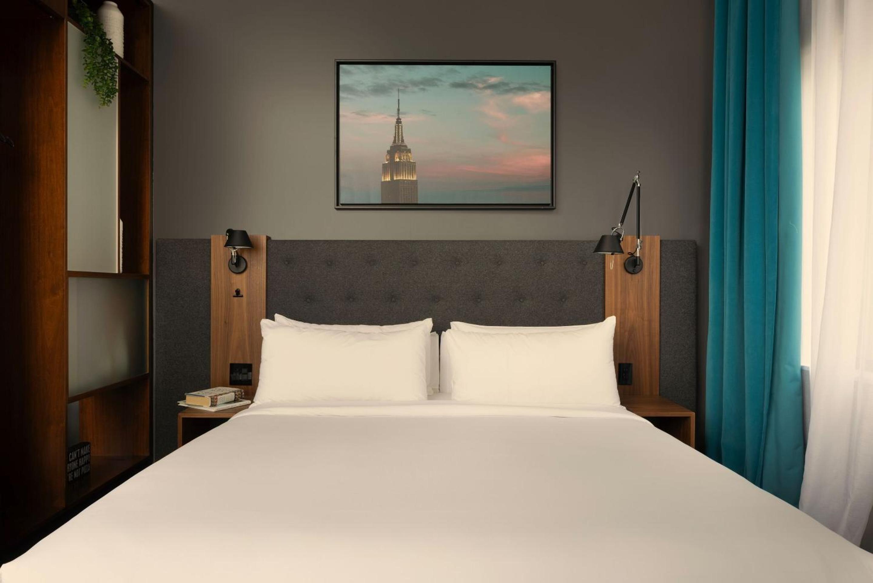 Фото Courtyard by Marriott New York Downtown Manhattan/