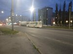 Улица Катукова (Generala Merkulova Street, 55А) ، توقف وسائل النقل العام