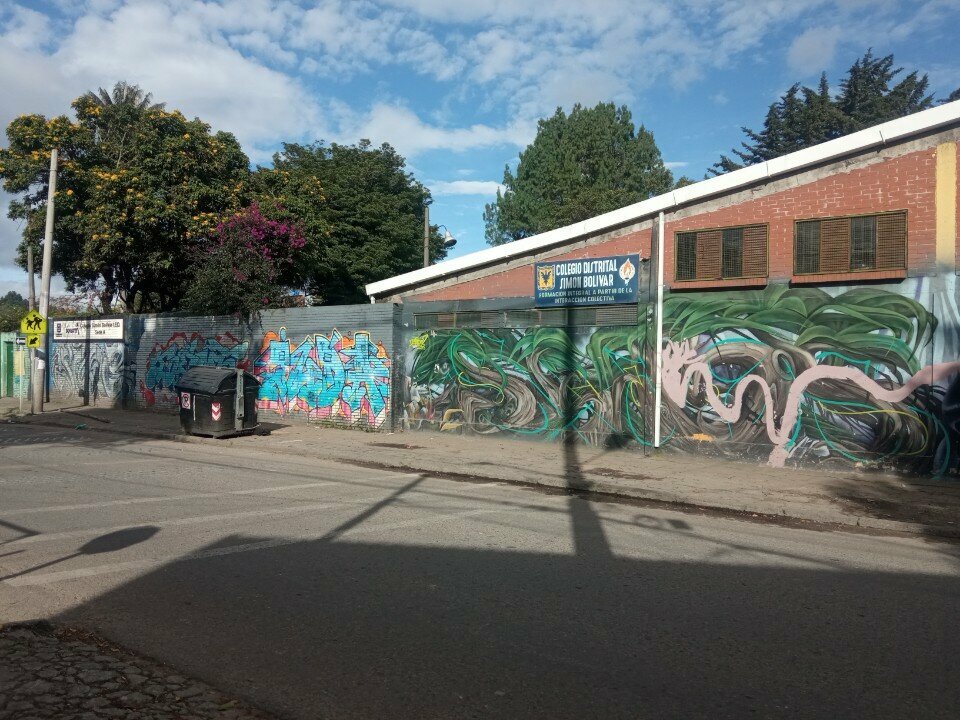 College Colegio Distrital Simón Bolívar Sede A, Bogota, photo