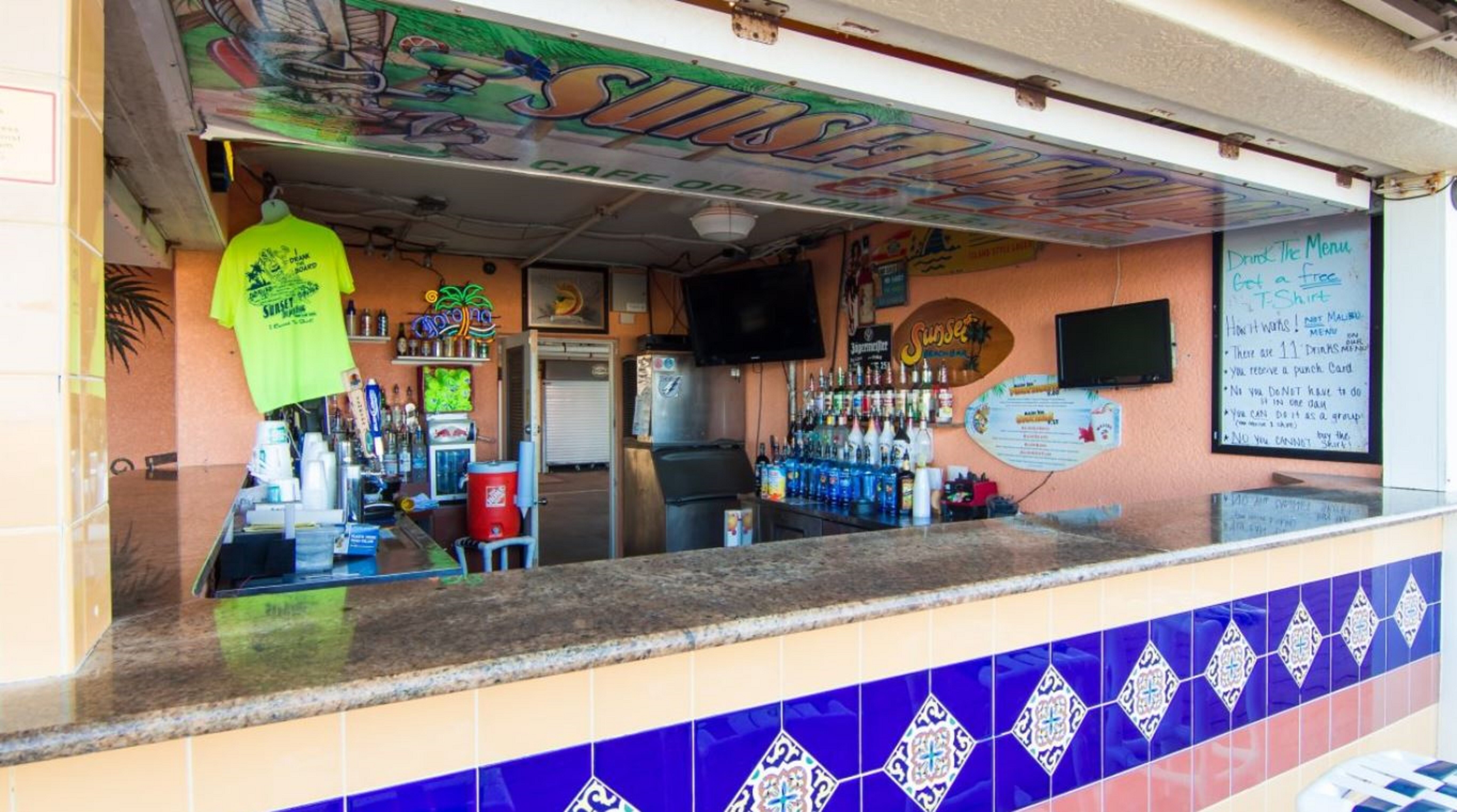 Фото Sunset Vistas Two Bedroom Beachfront Suites