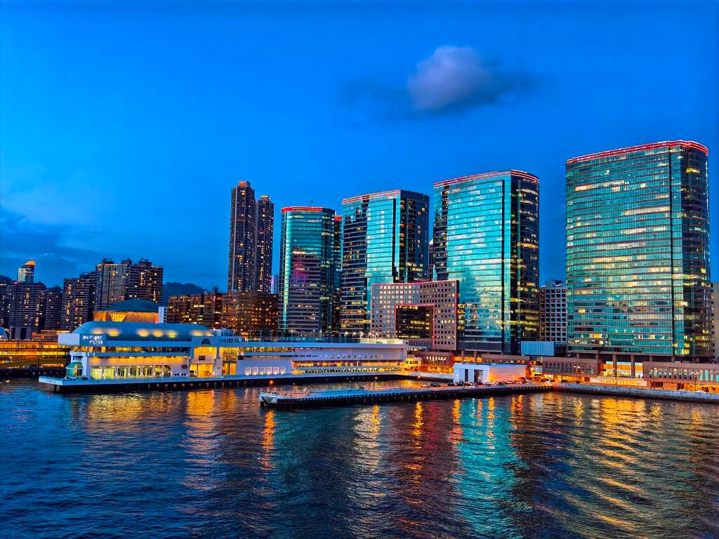 Sea and river stations Ocean Terminal, Kowloon, photo