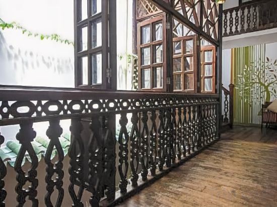 Фото Carnarvon House