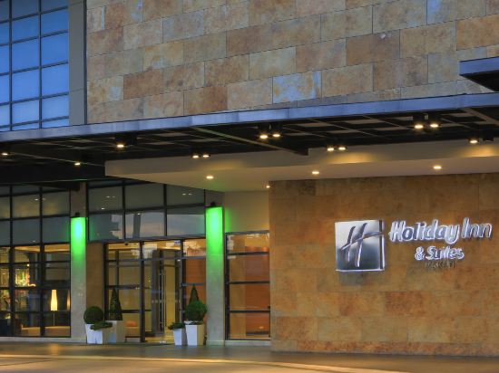 Фото Holiday Inn & Suites Makati, an Ihg Hotel