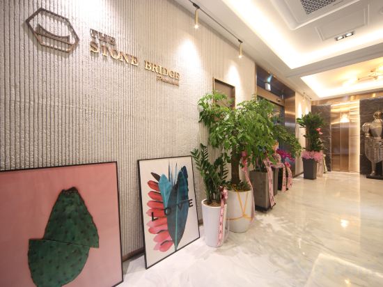 Фото The Stone Bridge Hotel