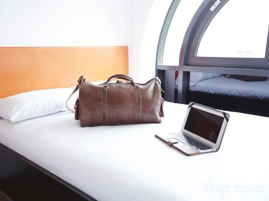 Фото EasyHotel London City Shoreditch