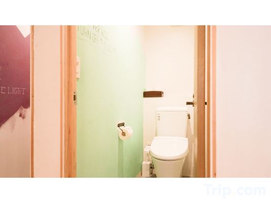 Фото Fan Aburatsu Sports Bar & Hostel