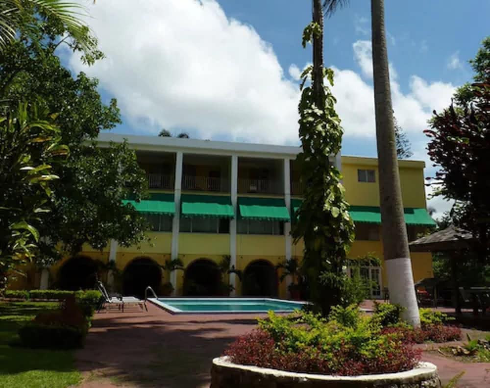 Фото The Mandeville Hotel