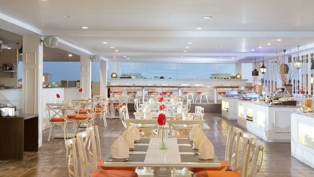 Фото Hotel Santika Seminyak