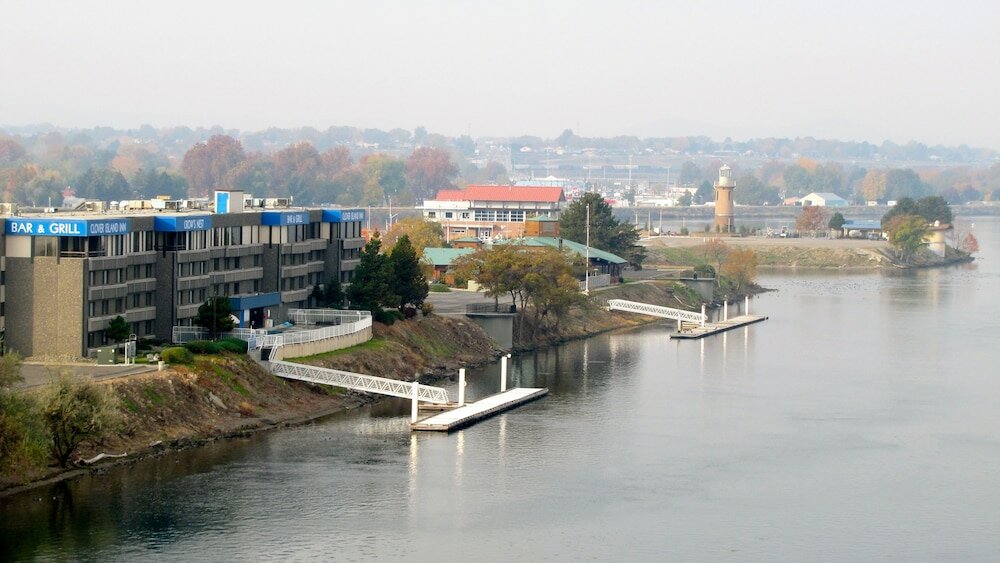 Фото Clover Island Inn