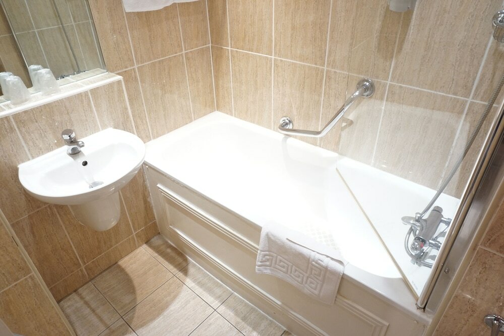 Фото The Park Hotel