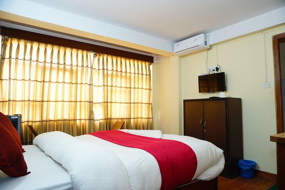 Фото Hotel Holy Temple Tree & Chautari Cafe