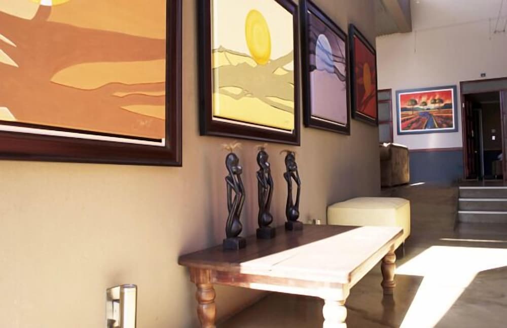 Фото African Moon Corporate House