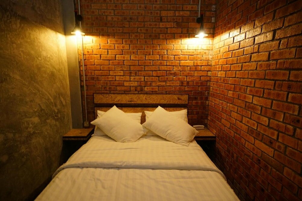 Фото Brick Box Hotel