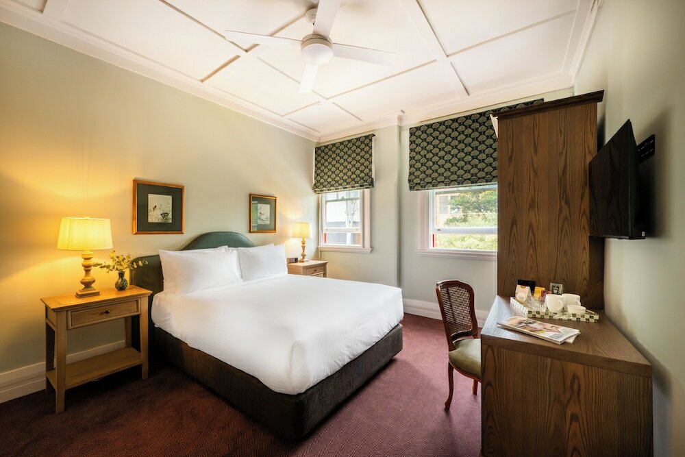 Фото The Russell Boutique Hotel