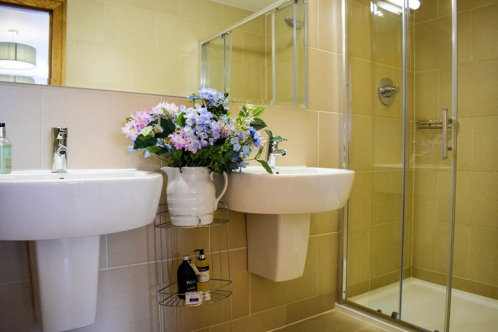 Фото Craigmhor Lodge & Courtyard