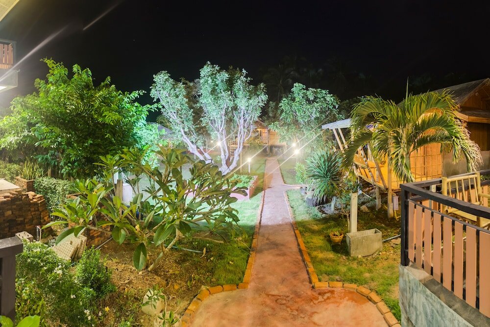 Фото Tonmai Suites