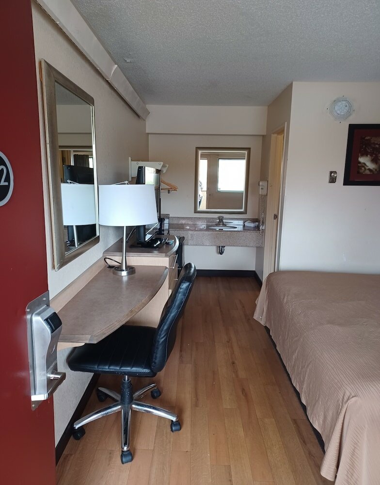 Фото Red Roof Inn Detroit - Southfield