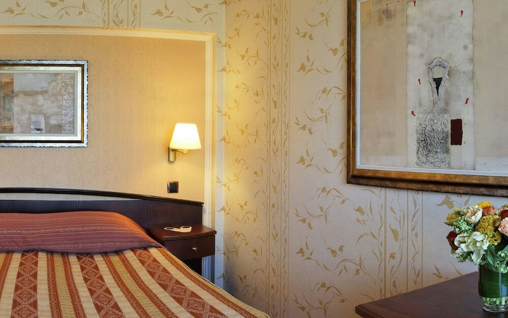 Фото Hotel Capitol