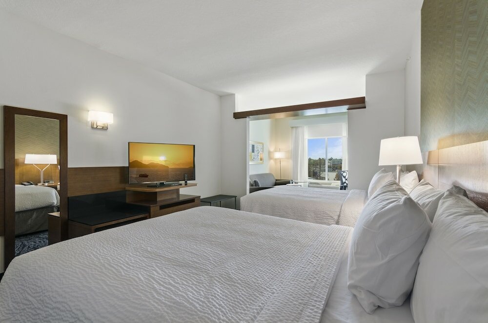 Фото Fairfield Inn & Suites by Marriott St Petersburg North