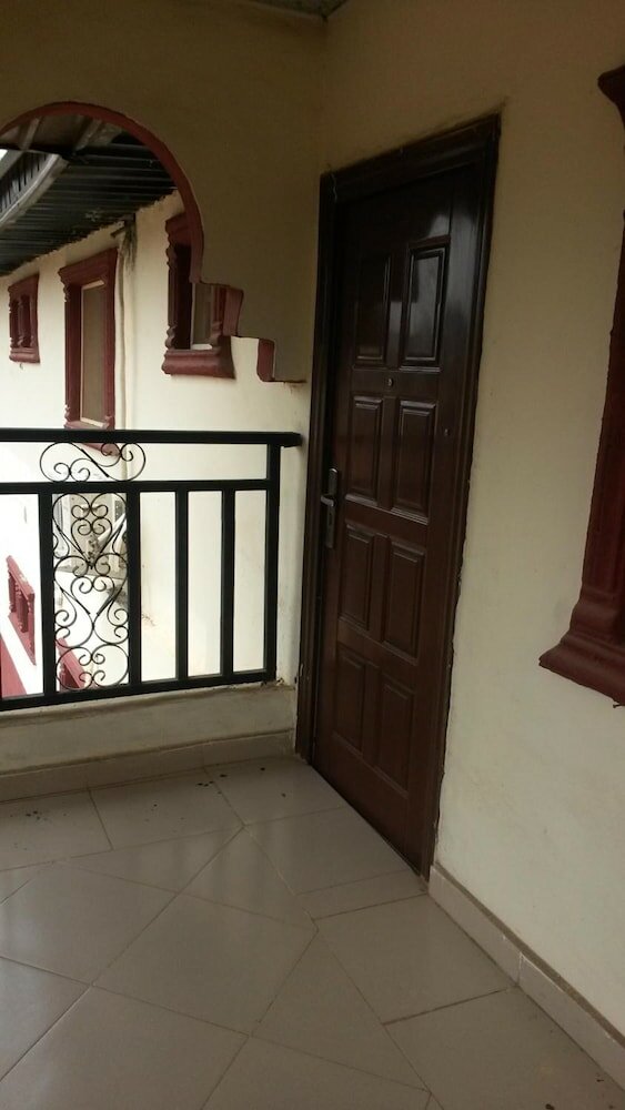 Фото Kings Crown Hotel