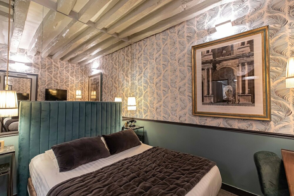 Фото Dauphine Saint Germain